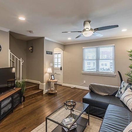 Beautiful 3Br 2Ba House With Cozy Backyard By Cozysuites Alexandria Bagian luar foto